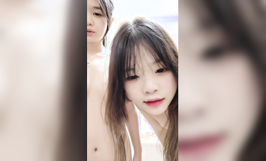 清純學生妹~18新人蘿莉姐妹花，初下海，發育超好白嫩美乳，頂級粉嫩美穴，拿出假屌跳蛋互插