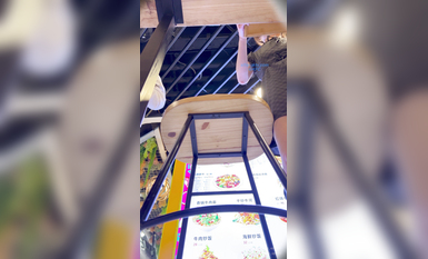 【最新 極品 抄底】KFC原創 超美氣質靚女 冬日短裙光腿 意外偷拍到反差臟內內 一副冷傲欠操的表情 超清4K原版