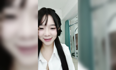 這樣的妞你喜歡嗎，黑絲露臉制服誘惑，你喜歡的樣子她都有，脫衣艷舞漏奶又漏逼，風騷又可愛，精彩又刺激