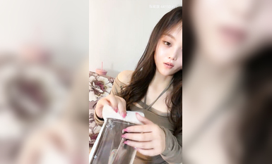 模特身材翹臀美腿小姐姐！性感連體黑網襪！振動棒磨蹭肥穴，翹屁股極度誘惑，從後面震動小穴