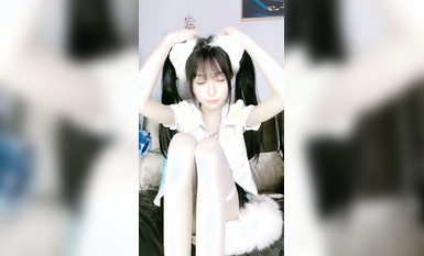 絕對極品！清純系天花板！雙馬尾頂級美少女，纖細美腿白絲襪，玻璃棒插無毛嫩穴，快速猛捅流出白漿