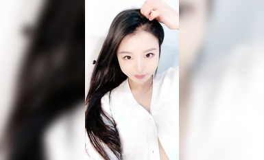 高顏值美胸模特，鏡頭前陪狼友發騷，性感誘惑揉捏騷奶子，線下可約跟狼友分享性愛視頻，活好不粘人不要錯過