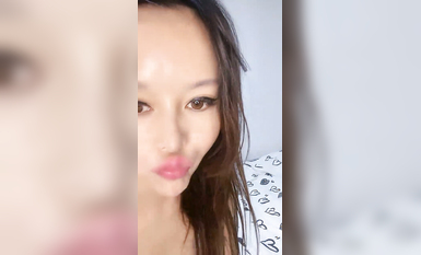 你舔雞巴的樣子真騷，露臉蛋蛋都快吸出來了，絲襪高跟誘惑，讓大哥抱起來草，各種抽插蹂躪揉奶無套內射中出