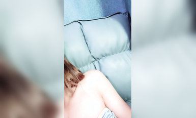 顏值區綠波女神初次下海，好不容易捕捉到了，膚白貌美大長腿，打扮一下激情大秀，揉奶玩逼特寫互動撩騷刺激