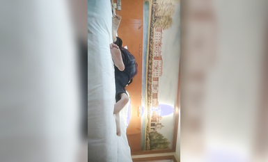 【小驢尋歡】約女技師到酒店操逼，風騷御姐吃飽喝足隨便玩，伸進內褲扣穴大肥臀爆操