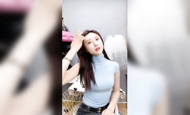 腿模網紅女神！超性感！牛仔褲高跟鞋，扭腰擺臀腿玩年，脫下內褲操我大屁股，按摩器震動呻吟