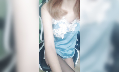 玉女掌門人露臉顏值不錯，睡衣黑絲誘惑，跟狼友互動撩騷，慢慢脫光逼逼里塞著跳蛋抽插特寫展示，精彩不斷