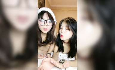 新人！兩閨蜜下海玩3P~【蘿莉與少御】手牽手被狂操 (1)