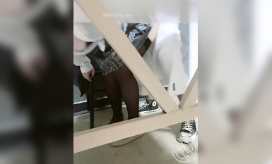 在老公辦公室被兒子的大雞雞巴填滿 