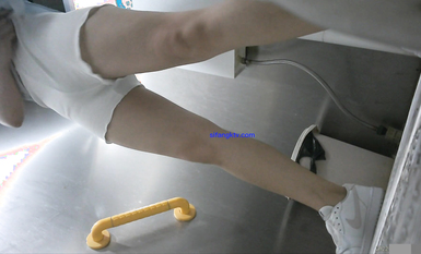 十月最新流出廁拍大神潛入 師范大學附近公共廁所正面全景偷拍青春靚麗學妹第十期-藍裙子