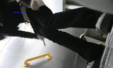 十月最新流出廁拍大神潛入 師范大學附近公共廁所正面全景偷拍青春靚麗學妹第十期-黑褲子眼鏡妹