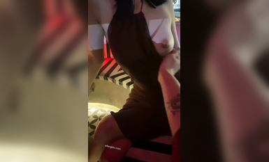 約炮大神『KINGMAST』最新暴爽私拍 極騷女神公園野戰 酒吧廁所後入爆操 高清 酒吧露出 女兒回來了_(new)