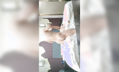 【無情的屌】，中途掉線，1金幣繼續第二炮，23歲極品四川美女，膚白貌美，身材相當極品完美