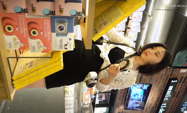 YC商場女廁偷拍極品身材的美少婦 好性感漂亮的騷內內