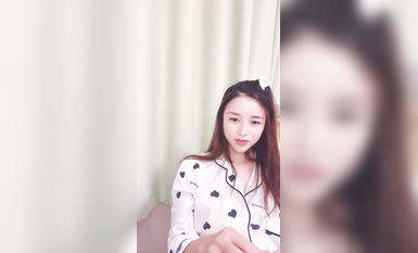 精品推薦！干凈白虎美穴！極品尤物女神，黑色網襪美腿，振動棒自慰插穴，炮友扶屌挺入很舒服