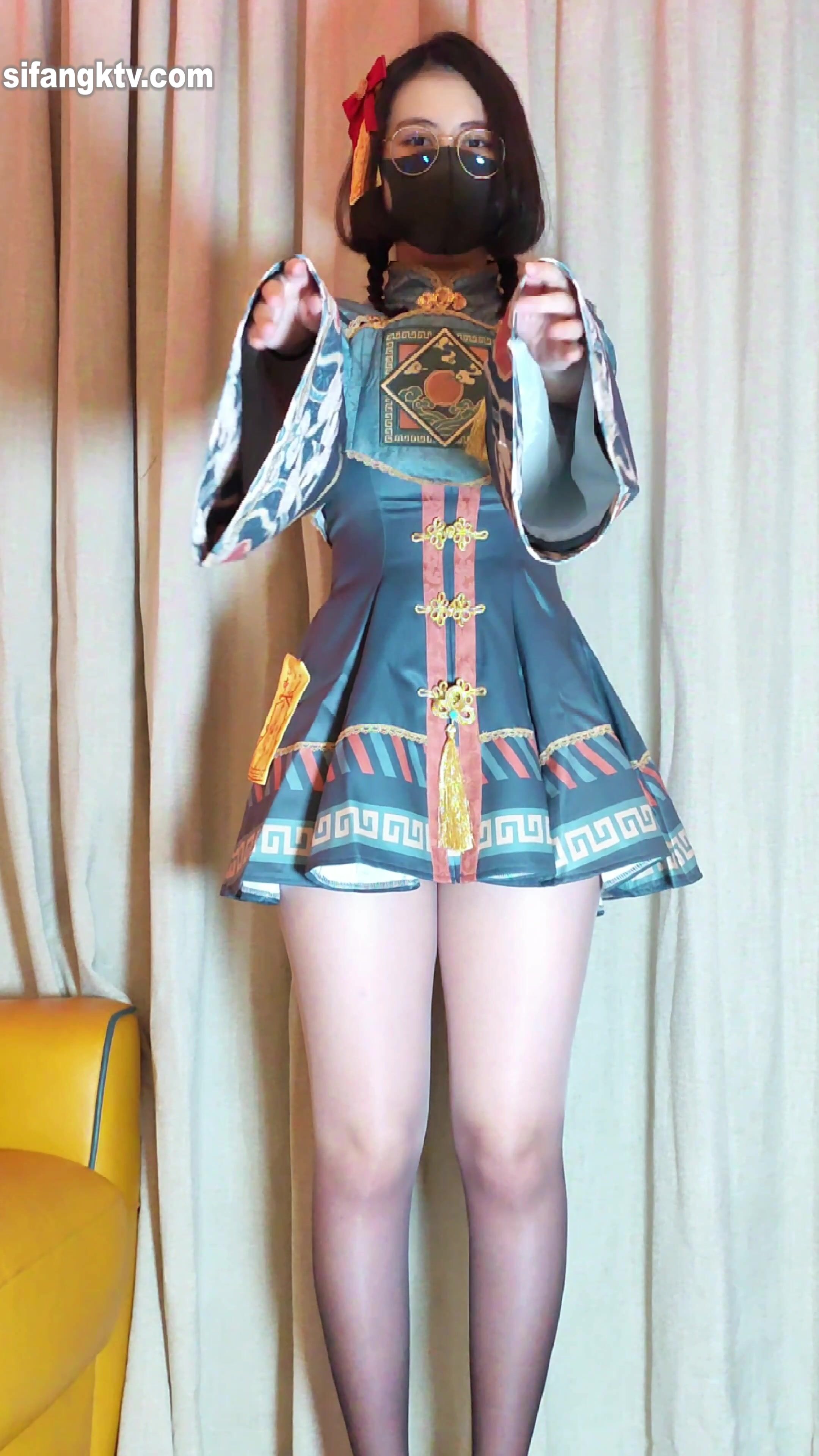 【超极品 可爱少女】抖音网红反差母狗『奶咪』最新啪啪新作-白丝啪啪 顶着爆臀侧插内射 (2)