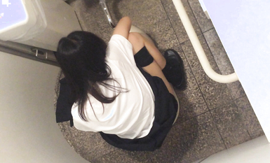 【偷拍精品】大神潜入学校女厕偷拍多位漂亮学妹的小嫩鲍 (4)