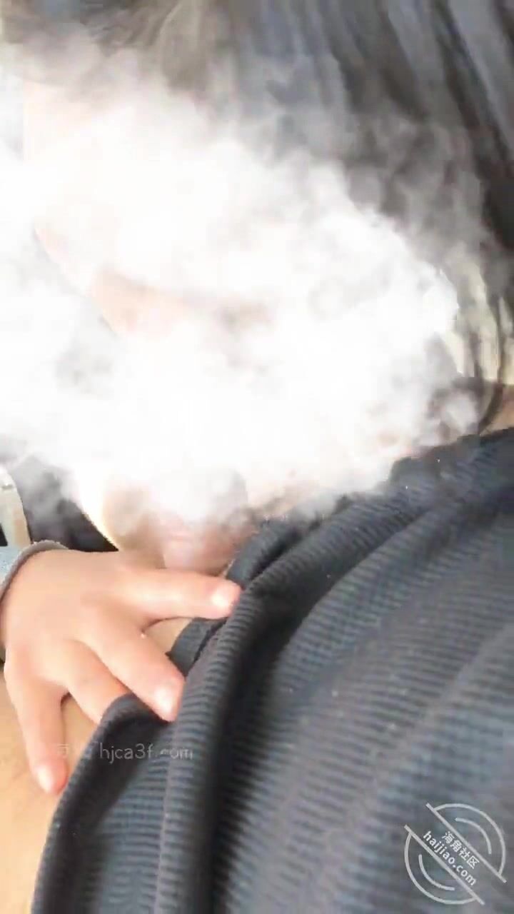 【最新封神 极品乱伦】海角社区乱伦大神强操哺乳期嫂子新作   表哥关心几句出门上班后，我把嫂子骗进房间口交，摸她的大奶子