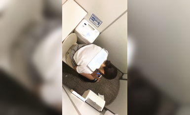 【偷拍精品】大神潜入学校女厕偷拍多位漂亮学妹的小嫩鲍 (10)