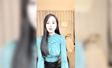 正宗绿播女神下海！长腿超级甜美御姐上线自慰，腿型很美 露点极高！逼还是粉嫩的，自慰水出够多，声音很甜蜜 请戴上耳机 (1)