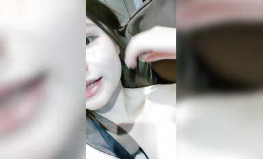 爆乳翘臀颜值女神！黑白丝袜顶级美腿！站立一字马掰穴，摆弄各种姿势，蜜桃美臀极度诱惑