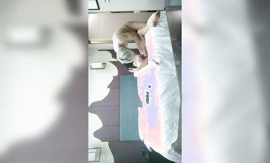 【无情的屌丶】紧接性感外围美女，拿出跳蛋震多毛骚穴，扭来扭去表情淫荡，骑乘位打桩机