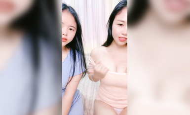 酒窝甜美小姐姐！姐妹一起双女秀！掏出大奶，多毛骚逼互摸，妹妹屁股又大又圆，好想被操骚的很