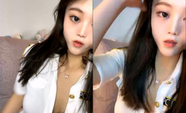 美腿性感小姐姐！小女警情趣制服！脱下内裤肥唇美穴，手指大力揉搓，从下往上视角拍摄