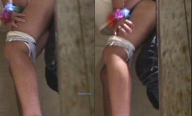 宾馆偷窥一对小情侣进了女厕 就知道有好戏了