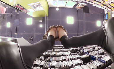 【おまけ動画付き】【後編】爆乳おっぱい！！エグ過ぎるパンチラ＆デカ乳を披露する変態お姉さん！！