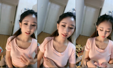 【梦雪】，坐标上海，22岁极品女学生~好粉好紧的逼洞 揉穴自慰~！