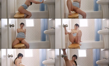 万人追踪OnlyFans亚裔极品网红女神Yuna浴室销魂自慰 自吸式水晶屌疯狂自插高潮喷水