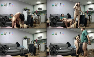 黑客破解网络摄像头偷拍 姐夫和小姨子趁着姐姐没回家在沙发上草逼小狗好奇抵近观阴
