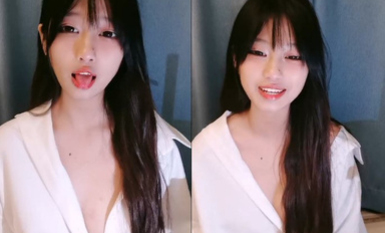 黑丝诱人极品学妹全程露脸大秀直播互动狼友撩骚，完美好身材非常性感，道具抽插骚穴呻吟表情好骚看淫水流出