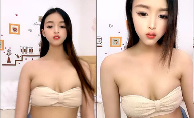 红唇小姐姐！今天找了个人操她！撩下内衣奶子一手抓，吸吮舔屌翘美臀，张开双腿爆插