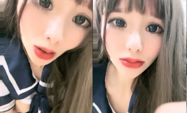 妖艳大红唇网红骚货！粗大胡萝卜插穴狂喷水！情趣制服吊带灰丝，炮友电转伺候，后入爆插