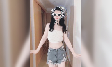 青春無敵 抖音風極品網紅嫩妹高價定製裸舞、變裝、紫薇等反差超大合集~美女如雲~有大膽露臉的 (35)