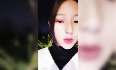 甄漂亮 學妹勾引保安大爺野戰 多場合集 (9)