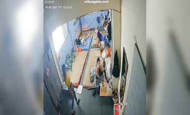 私房最新流出2023 黑客破解攝像頭偷拍 多場合家庭宿舍廁所更衣洗澡 (32)