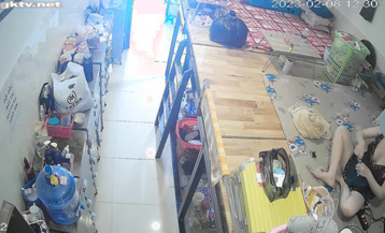 私房最新流出2023 黑客破解攝像頭偷拍 多場合家庭宿舍廁所更衣洗澡 (12)