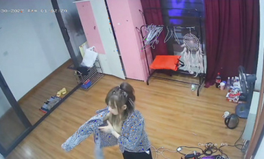 2023最新流出黑客 破解家庭攝像頭偷拍啪啪合集 小哥站著無套搞媳婦逼逼精液流了一地 (19)