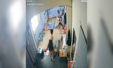 私房最新流出2023 黑客破解攝像頭偷拍 多場合家庭宿舍廁所更衣洗澡 (33)