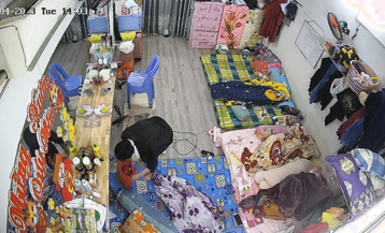 私房最新流出2023 黑客破解攝像頭偷拍 多場合家庭宿舍廁所更衣洗澡 (4)