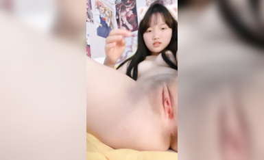 呆萌超嫩美少女！新人初下海！全裸居家自慰，特寫視角震小穴，爽的低低呻吟，干凈緊致粉嫩美穴