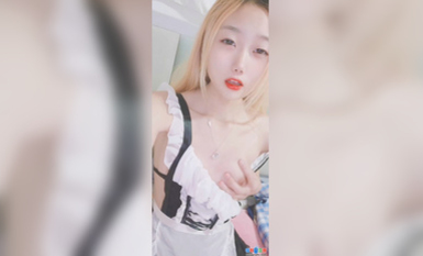 网红少女@萌面学妹之学妹露脸了 高价定制女佣制服扣逼特写 重磅福利，这次高价定制的 颜值还很高 身材好白虎逼，粉逼萝莉 站立 道具 特写 里面皱褶的肉肉 啥都嫩看见 (1).