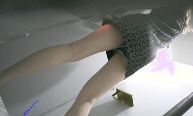 七月最新流出私房大神隔牆有眼 原創廁拍 水晶高跟絕頂女神姍姍來遲2 (5)