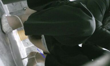 八月最新私房大神 隔牆有眼 原創廁拍 饅頭肥穴勾魂黑絲透明內褲 (10)