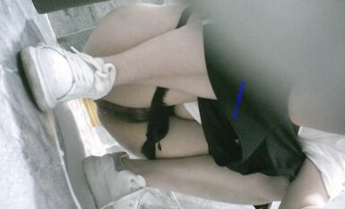 八月最新私房大神 隔牆有眼 原創廁拍 饅頭肥穴勾魂黑絲透明內褲 (11)