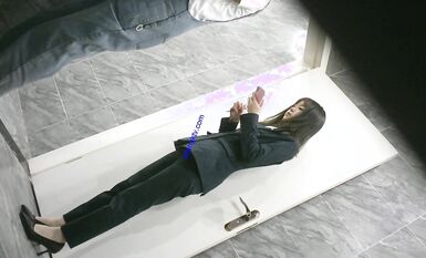 八月最新私房大神 隔牆有眼 原創廁拍 饅頭肥穴勾魂黑絲透明內褲 (16)