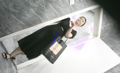 八月最新私房大神 隔牆有眼 原創廁拍 饅頭肥穴勾魂黑絲透明內褲 (17)